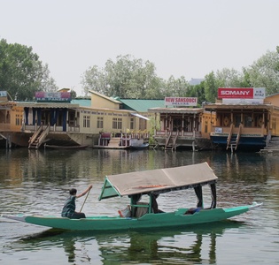 houseboat